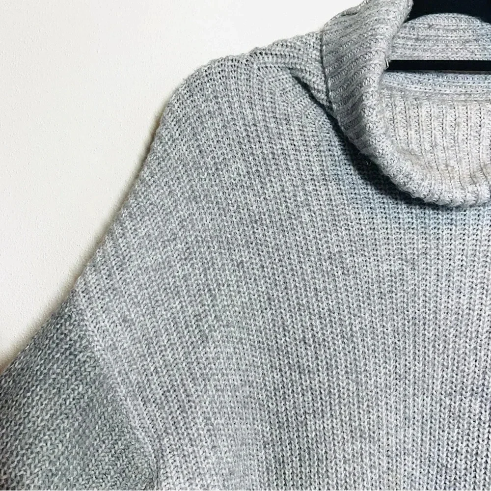 American Eagle Turtleneck Sweater Gray Color Block Pullover Comfy Medium Women’s